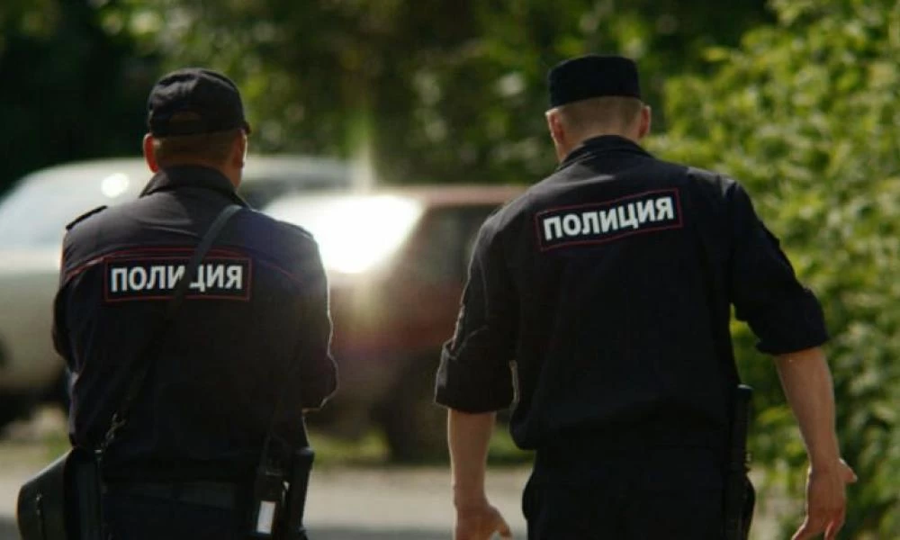 Για να μην ακούει το κλάμα του μωρού του έβαλε σακούλα στο κεφάλι